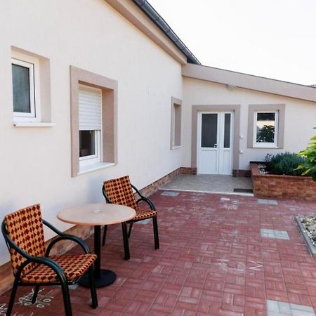 Kollar D Guest House - Prenociste Rooms Subotica Exterior photo