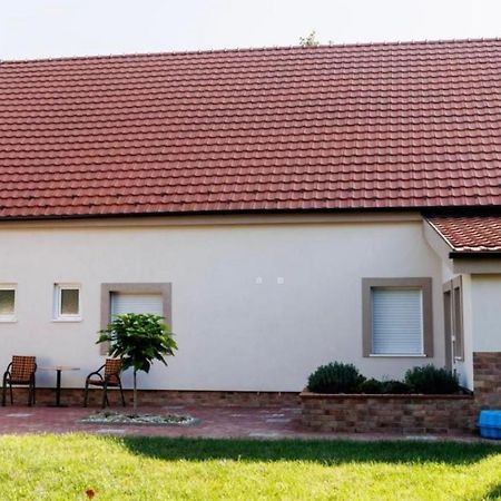 Kollar D Guest House - Prenociste Rooms Subotica Exterior photo