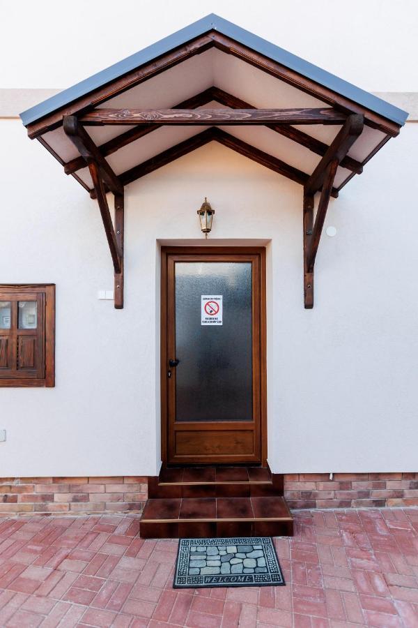 Kollar D Guest House - Prenociste Rooms Subotica Exterior photo