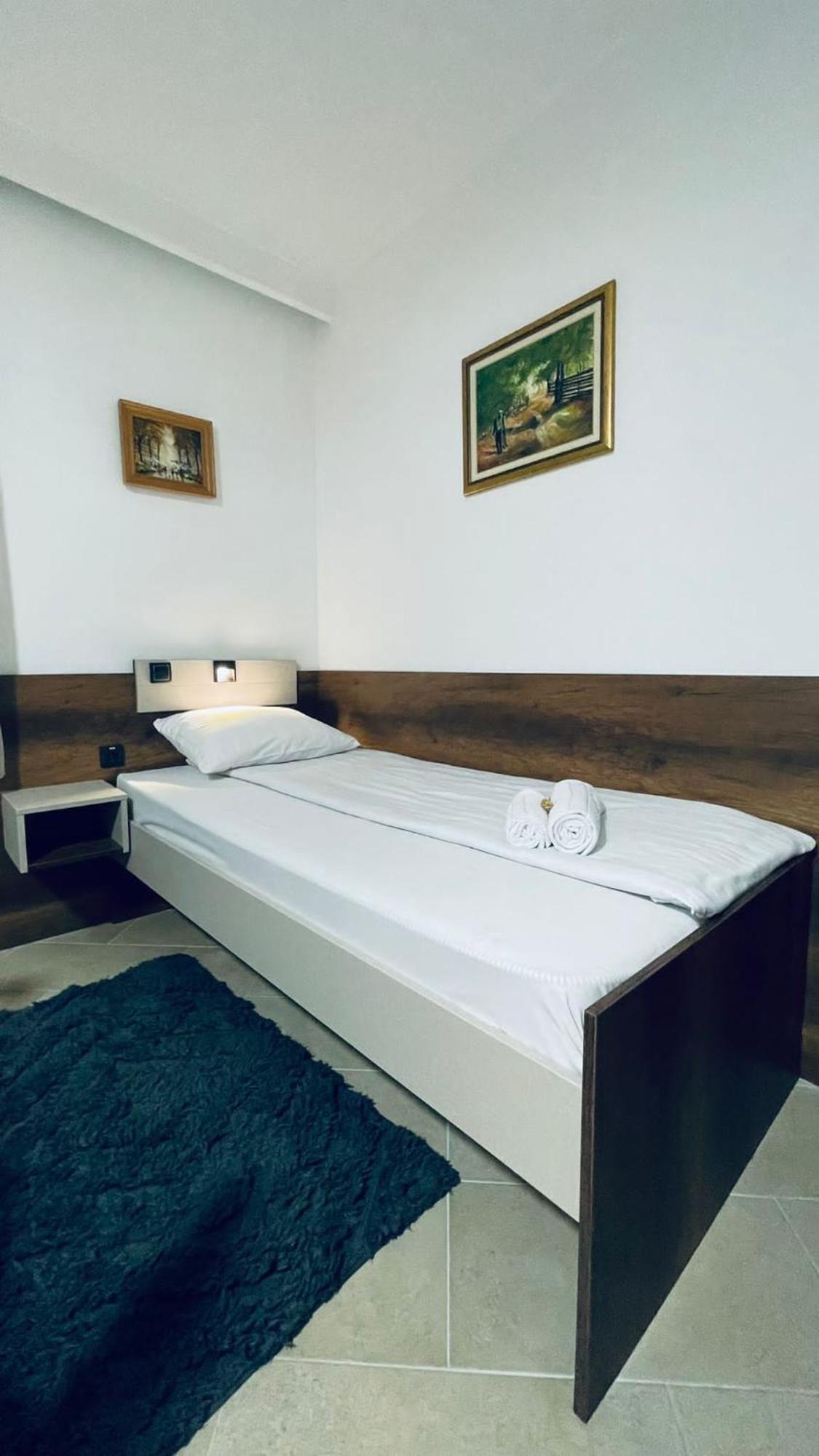 Kollar D Guest House - Prenociste Rooms Subotica Exterior photo