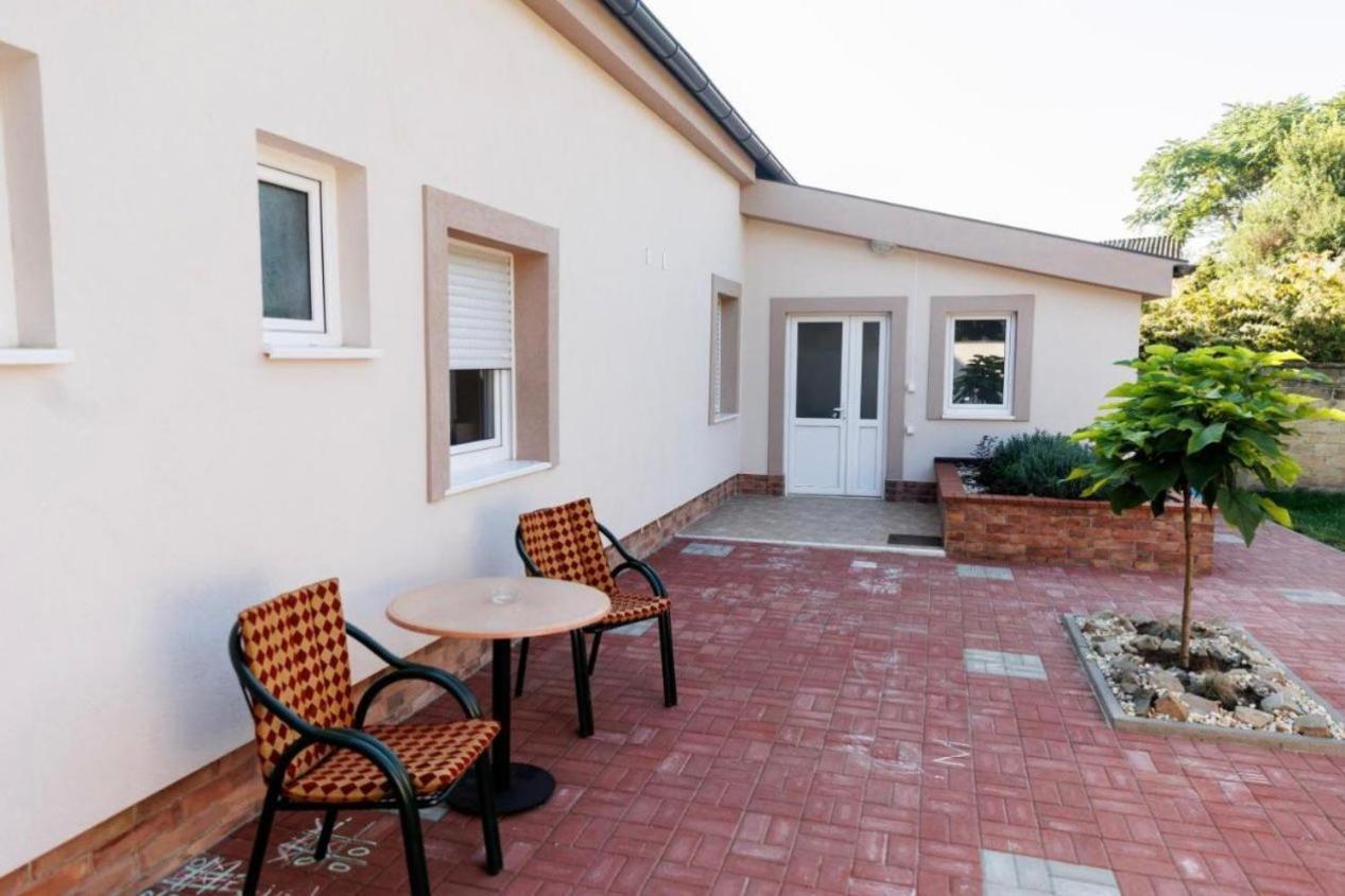 Kollar D Guest House - Prenociste Rooms Subotica Exterior photo