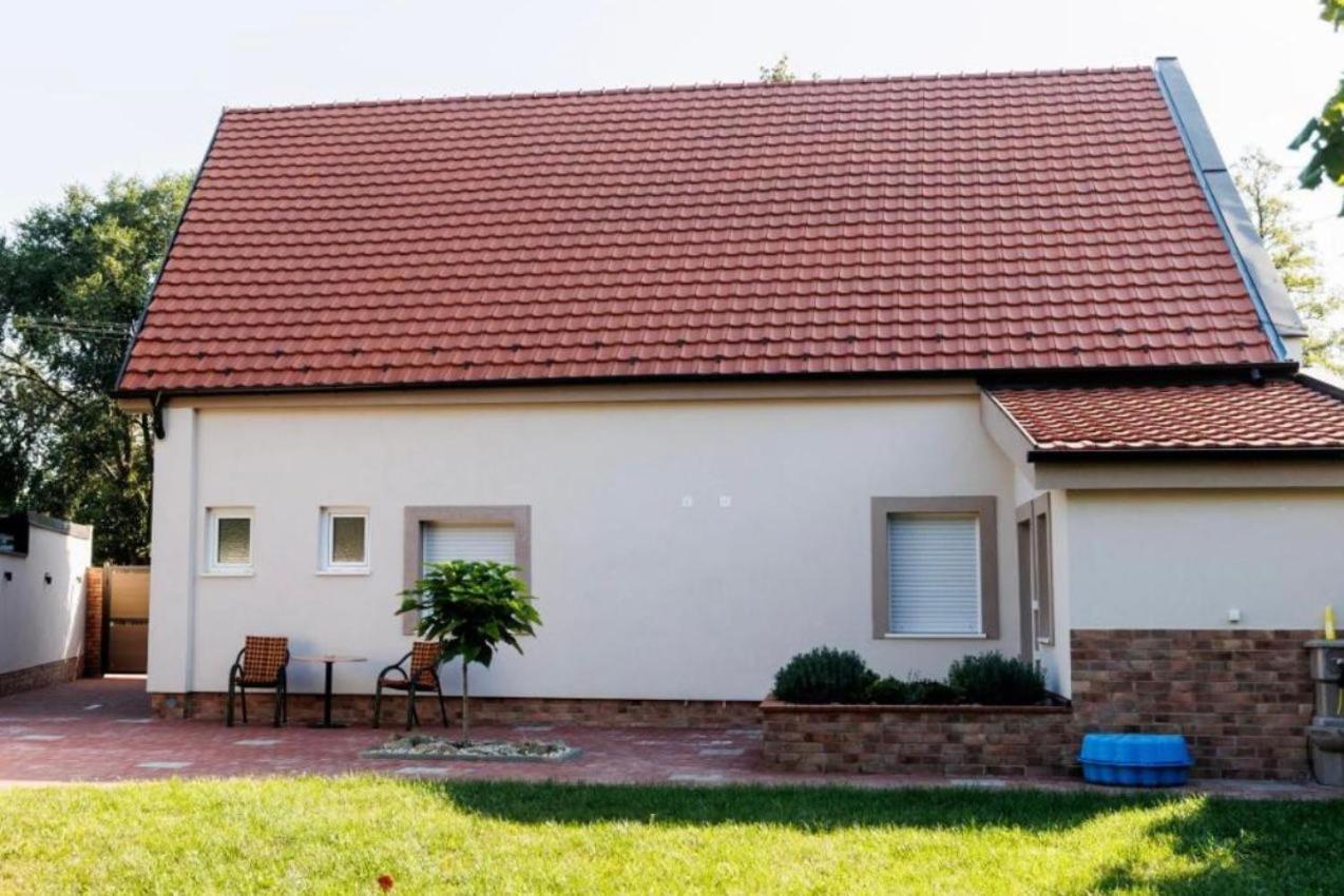 Kollar D Guest House - Prenociste Rooms Subotica Exterior photo