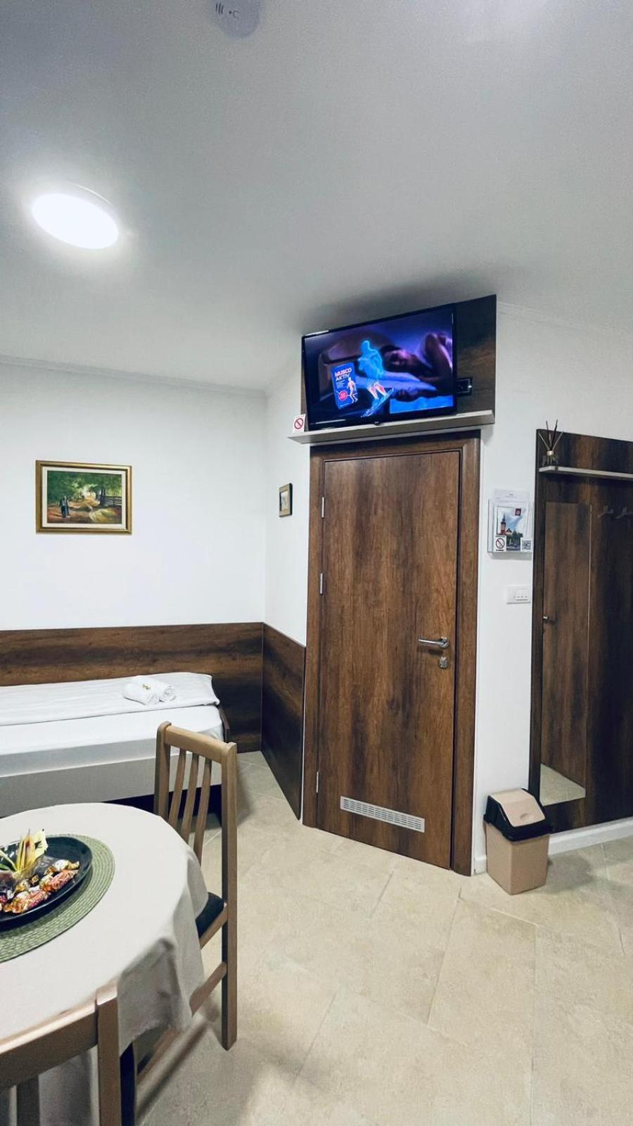 Kollar D Guest House - Prenociste Rooms Subotica Exterior photo
